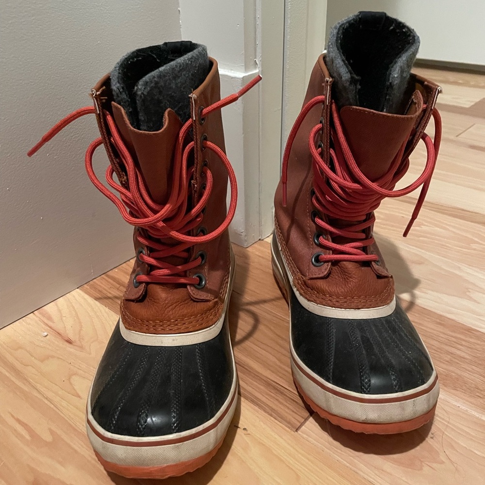 Sorel 1964 premium cold weather insulated waterproof duck boot. Size 8